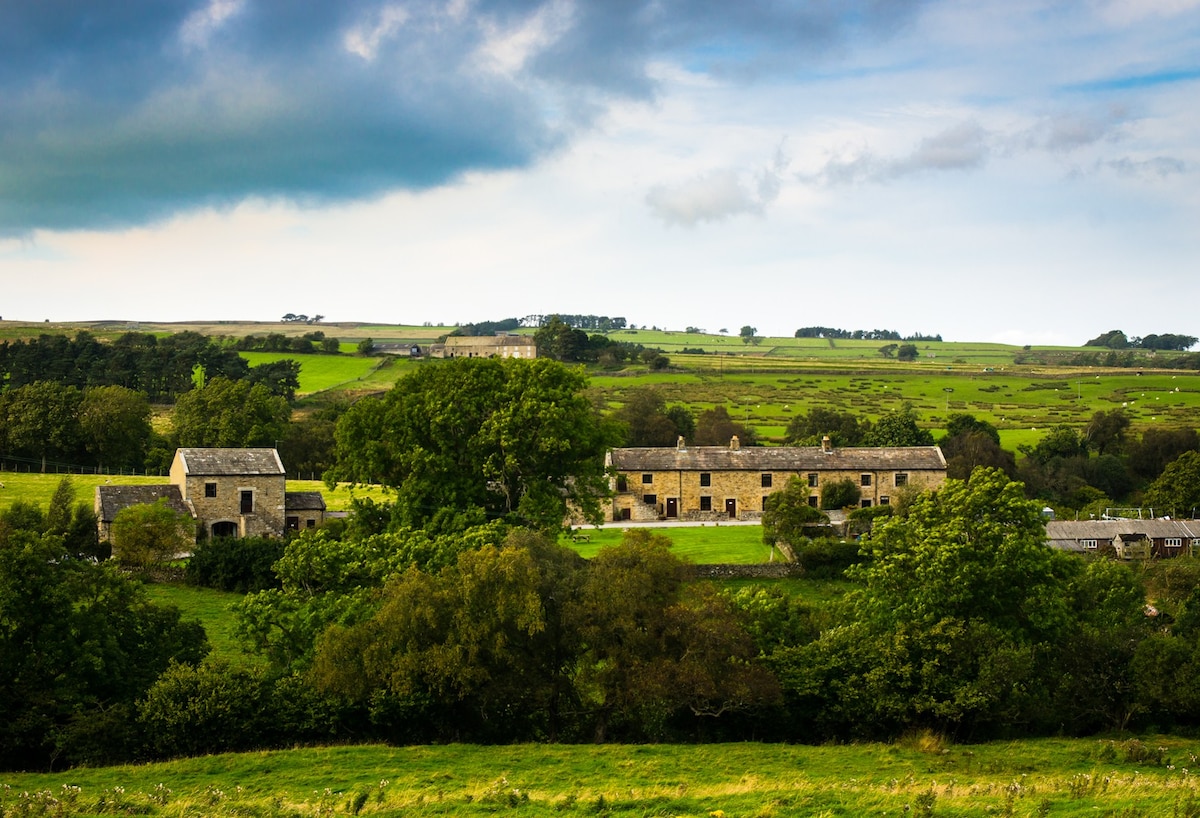 位于美丽蒂斯代尔（ Beautiful Teesdale ）的小屋，带泳池/热水浴缸。