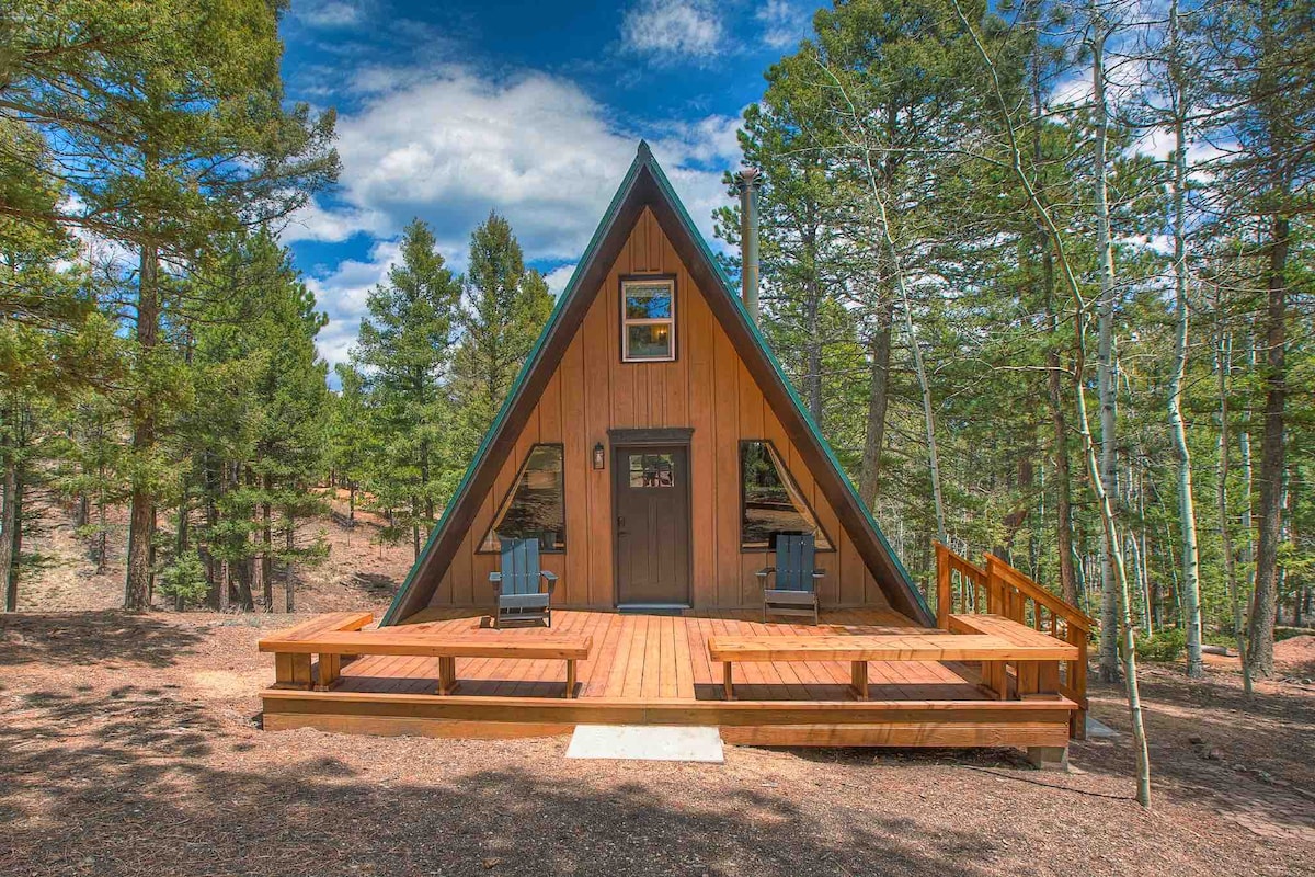 NEW! A-frame, Tiny home, Hot tub, Sleeps 4