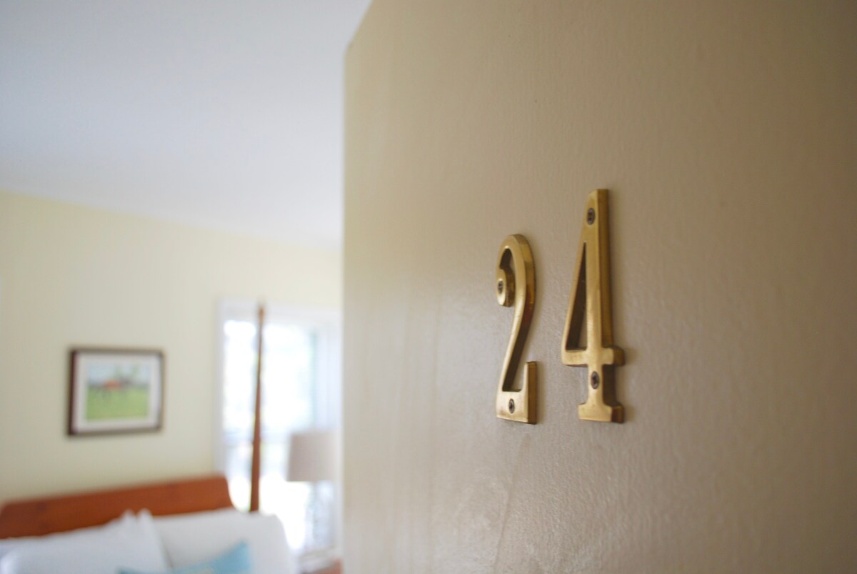 Queen Room 24 at Anne's Washington Inn