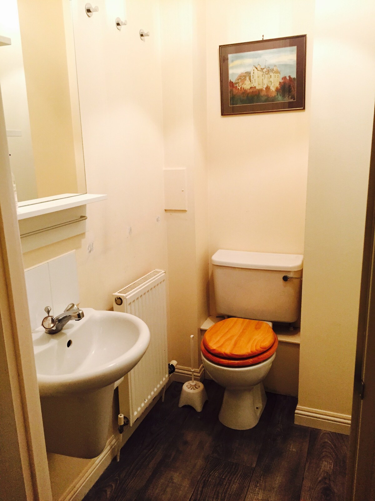 Beautiful ensuite near centre with free parking