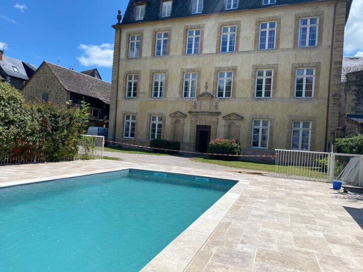 Chateau Ricard ： 6-3间客房公寓-游泳池