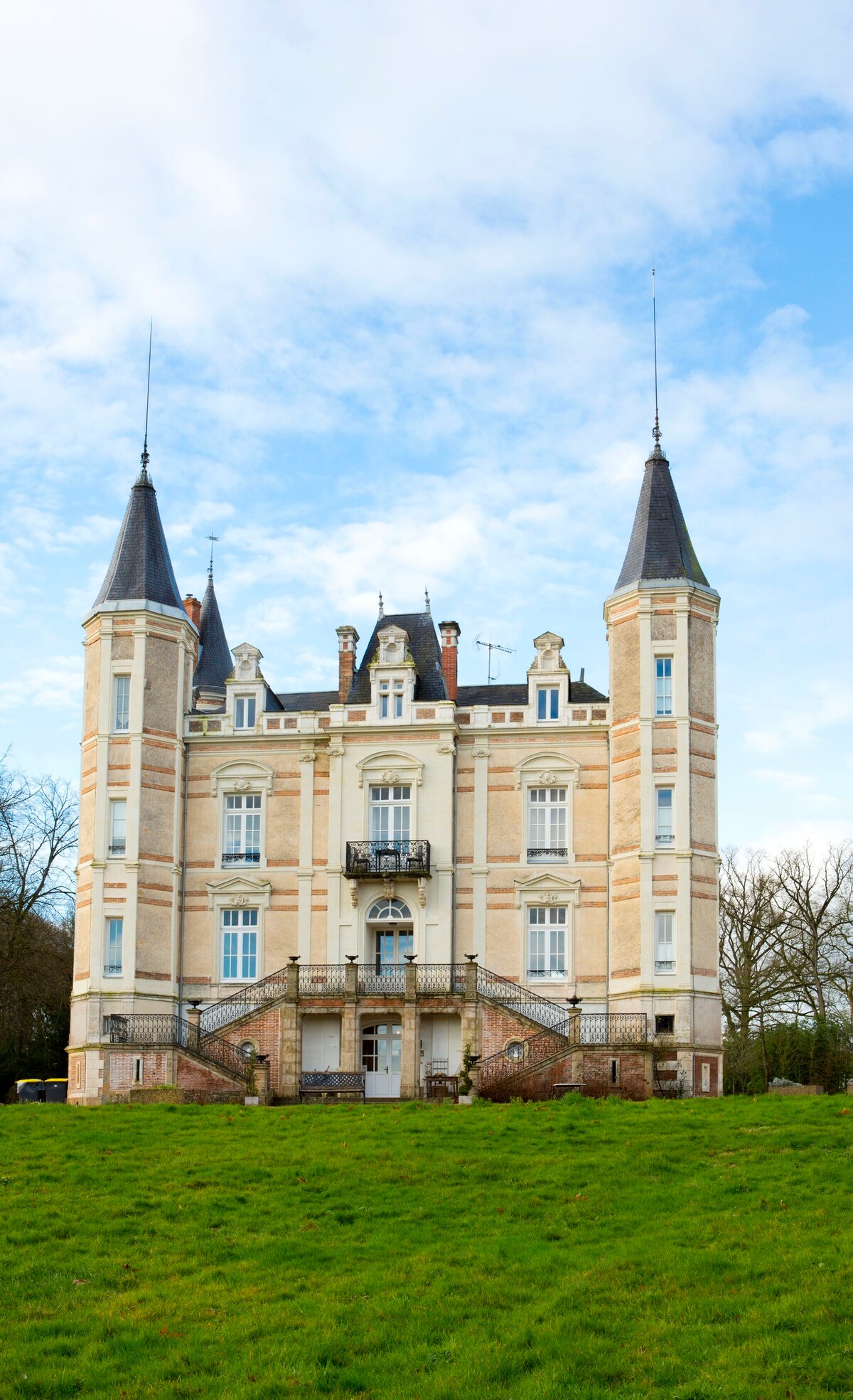 Chateau romantique pres du puy du fou