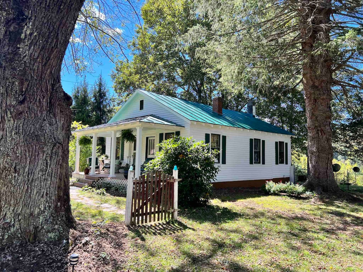 Beaverdam Falls, Earlehurst Cottage