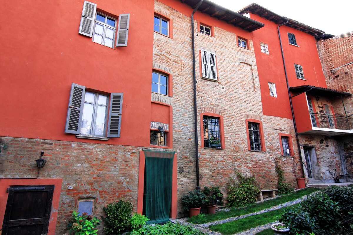 Casa Visconti-Moscato. tra le colline Unesco -