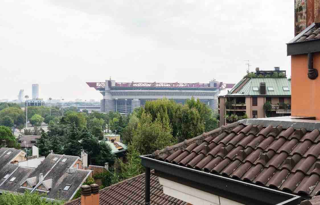 *私人房间*位于圣西罗（ San Siro ） ，可欣赏阳台景观