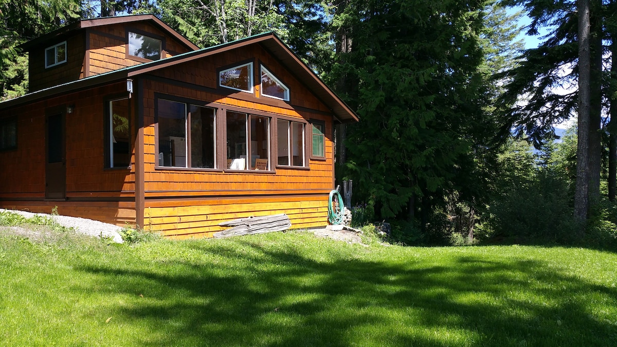 KOOTENAI HIDEAWAY LAKFRONT COTTAGE