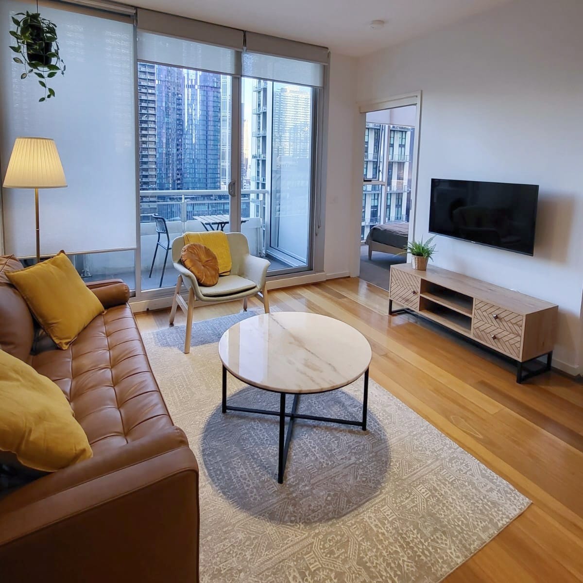 Central 2BR Apartment| Free Parking | Heart of CBD