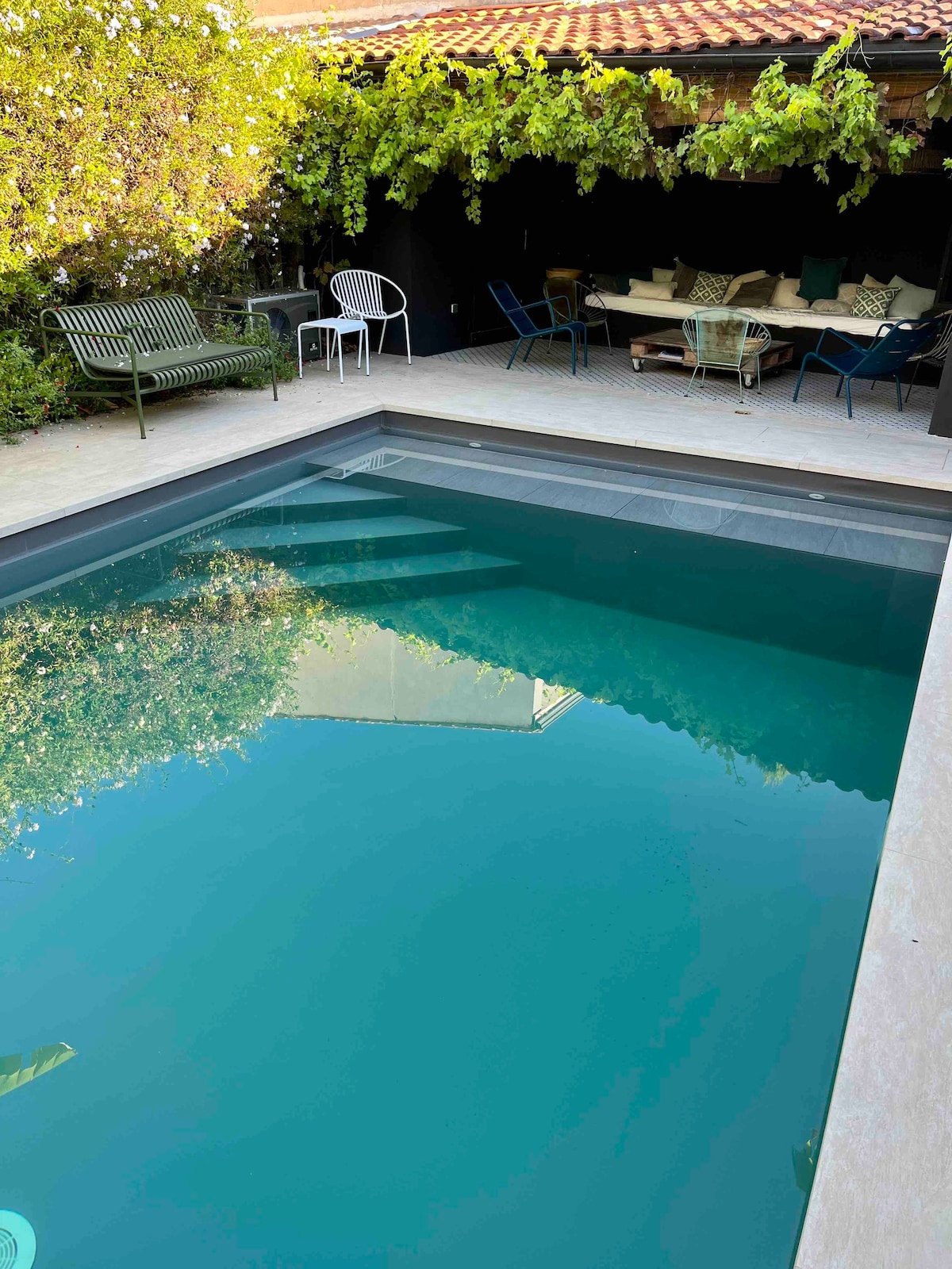 Jolie maison avec piscine et agréable extérieur