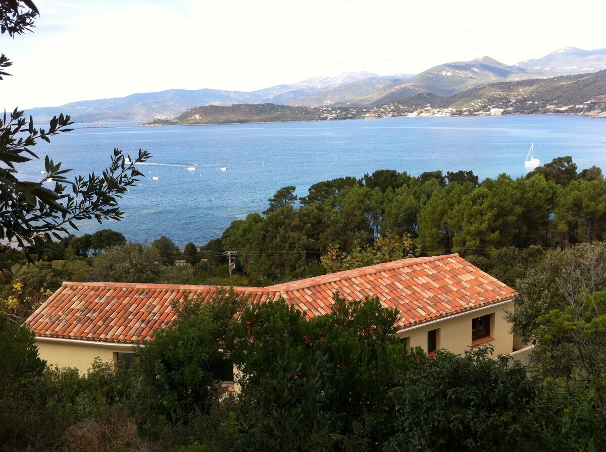 House by the sea, breathtaking view, Beach 200 m