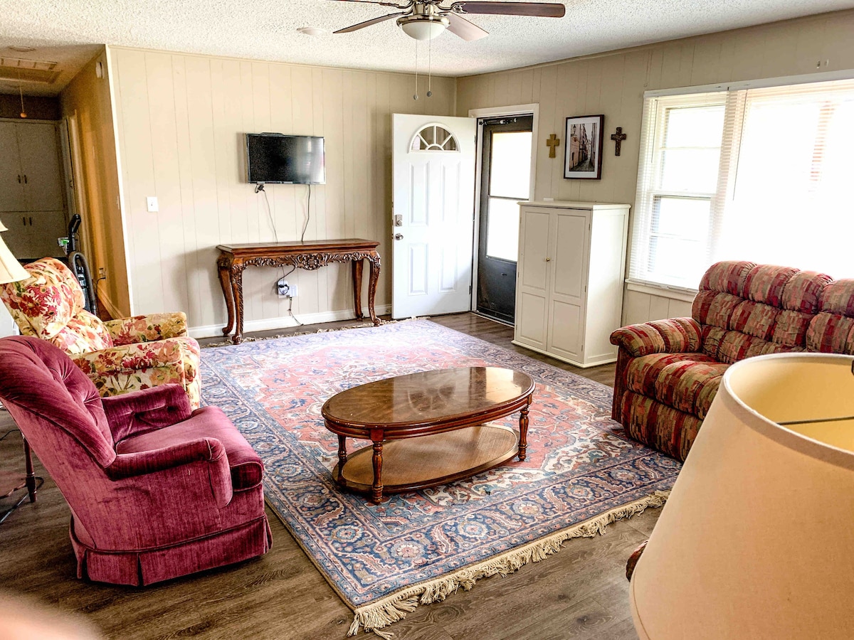 ★Clean&Comfy★3BR/1.5BA Home★EZ access to CNTRL LBK