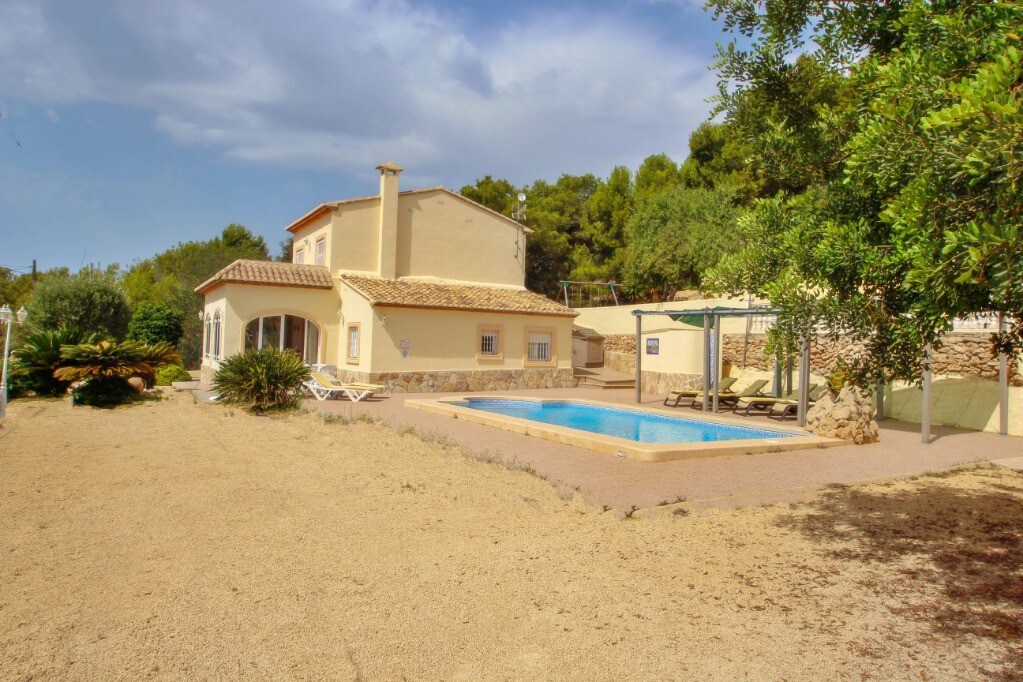 Estrelizia -卡尔佩（ Calpe ）带花园和私人泳池的漂亮度假屋