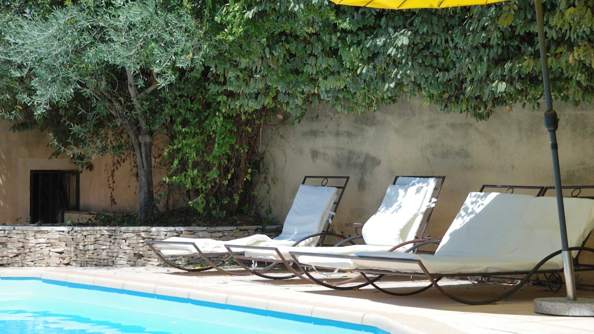 普罗旺斯带私人泳池房