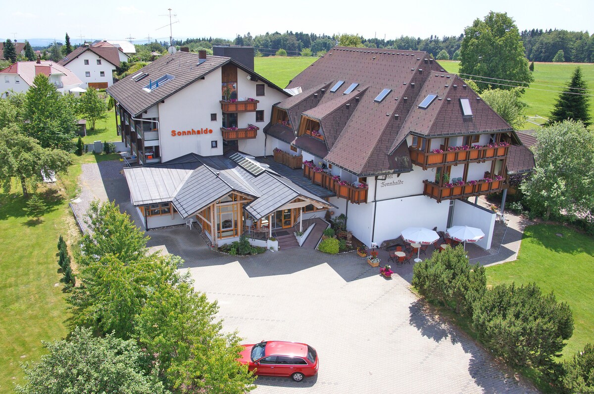 Sonnenhof & Sonnhalde酒店和餐厅（ Ühlingen-Birkendorf ） ，舒适的单人房