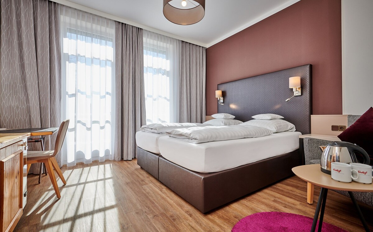 Hotel am See （ Neutraubling ） ，现代风格的舒适双人房