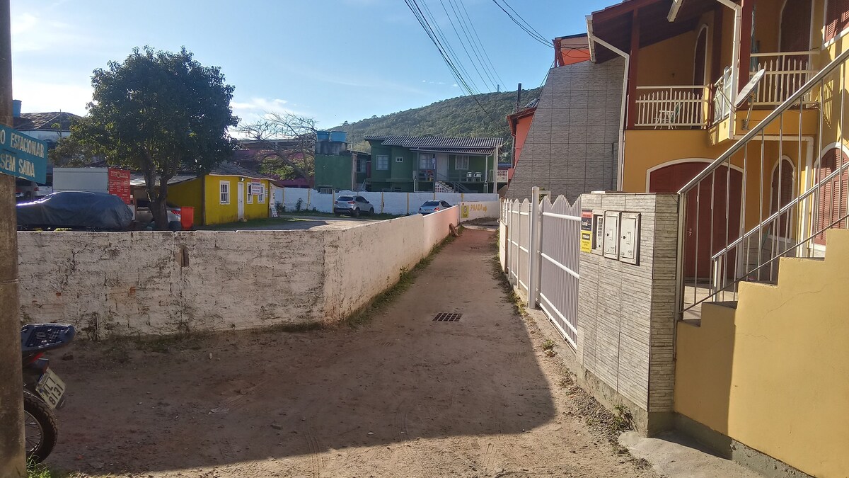 Apto a 2 minutos da praia da Barra da Lagoa