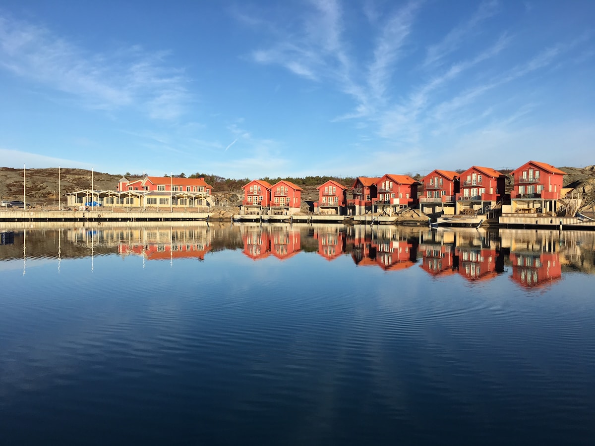 Sjöstuga vid vattnet med egen brygga