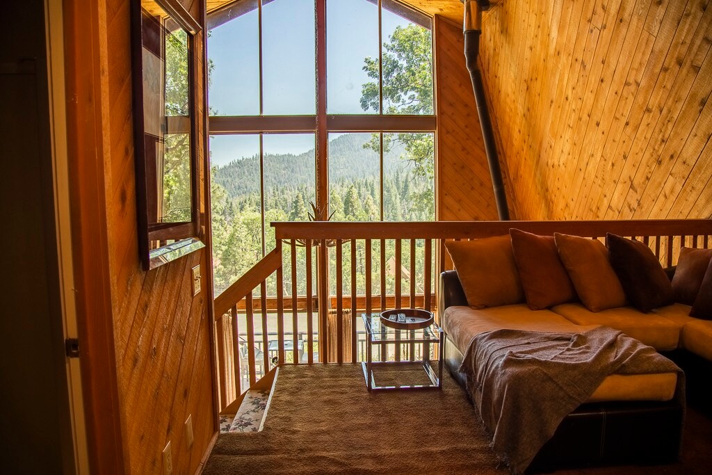 Retro Alta Sierra A-Frame Cabin - Sequoia Forest
