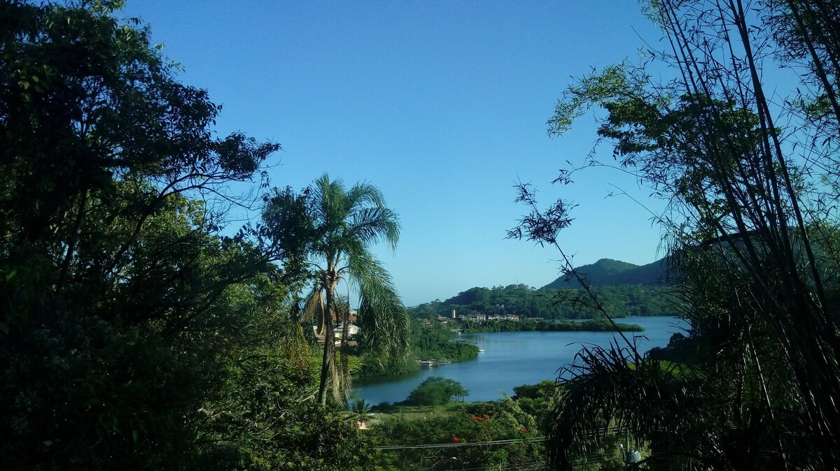 Conceição 's Lagoon的迷人景色