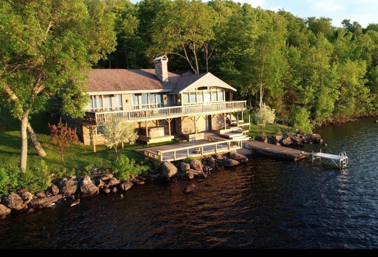 Blue Boathouse Lake Michigamme (Blue Boathouse Lake Michigamme)