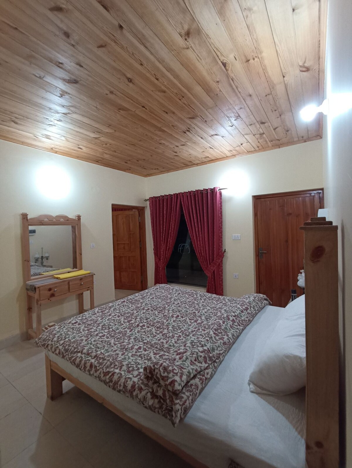 Kashmir cottage Lovely 3-bedroom rental units.