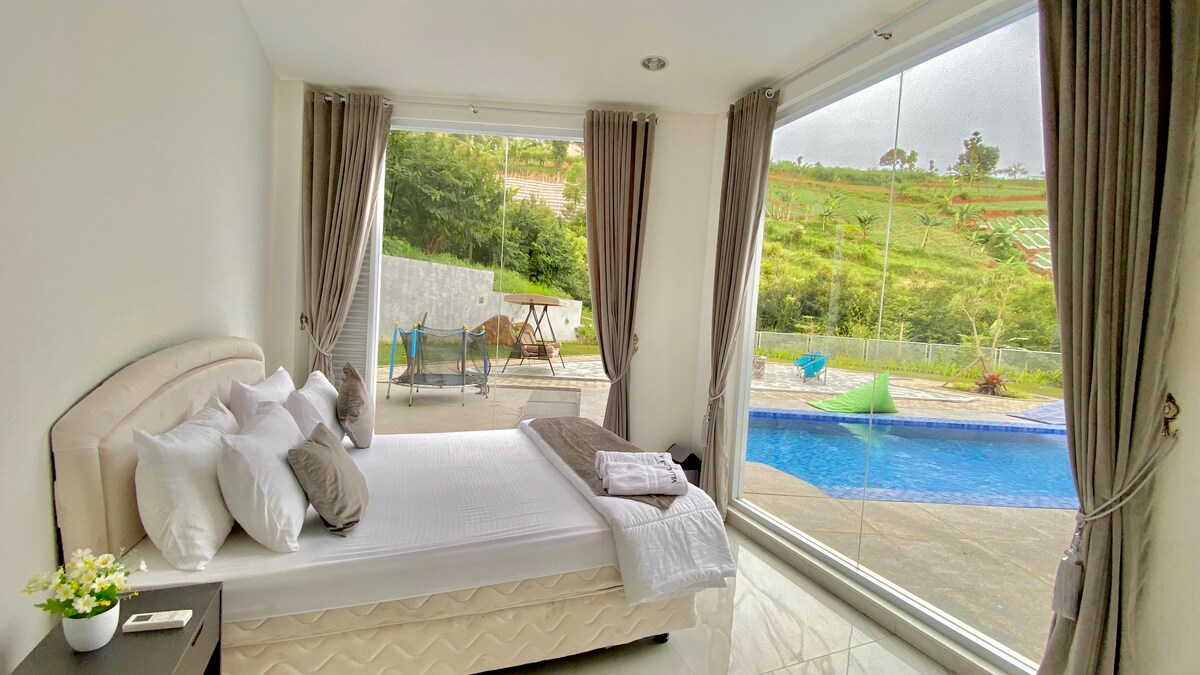 Chez 6 bed room private pool family Villa