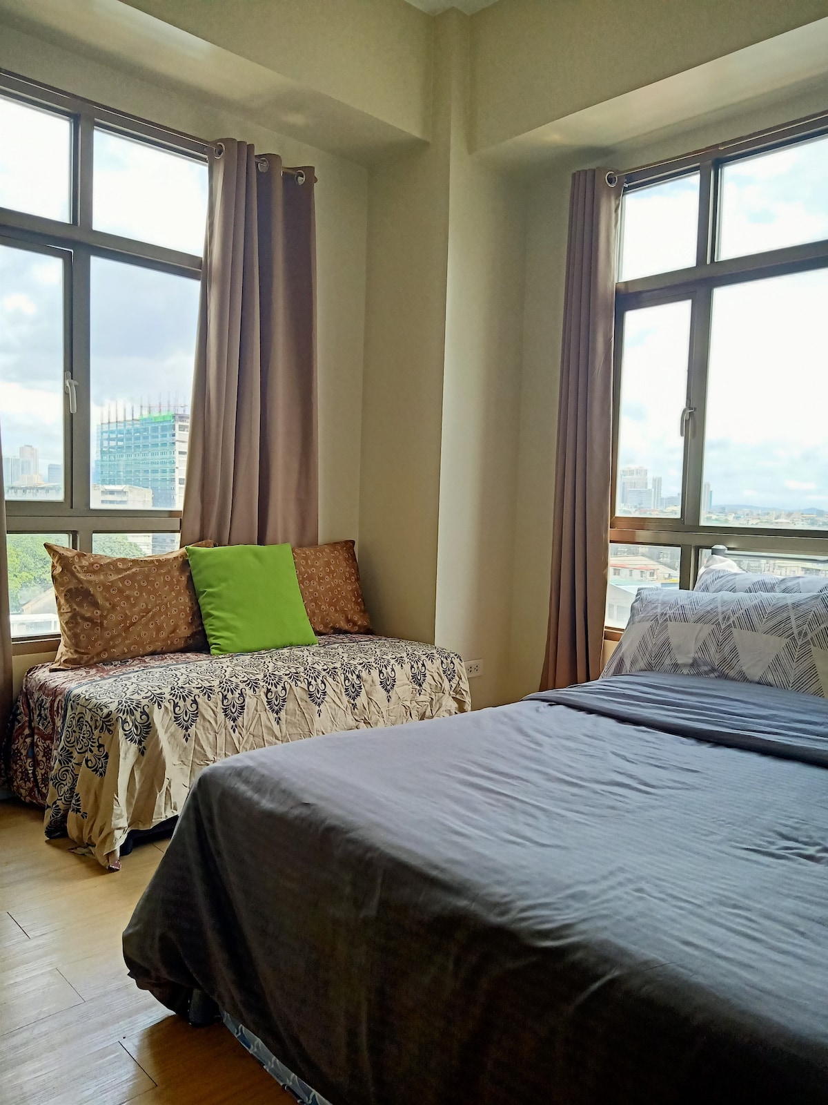 在Makati附近的Mandaluyong拥有景观的2间卧室