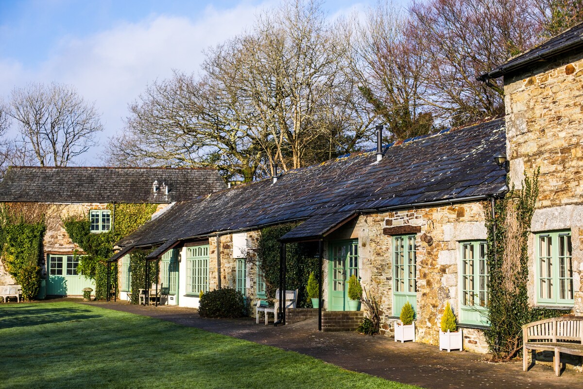 Glynn Barton Farm Cottages- Mill House