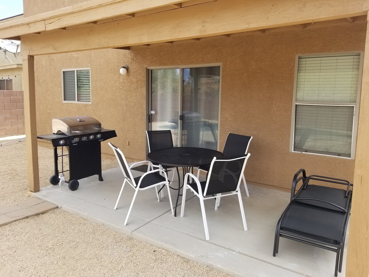 Duskview, K Bed, two 65" TVs, pool in Sahuarita/GV