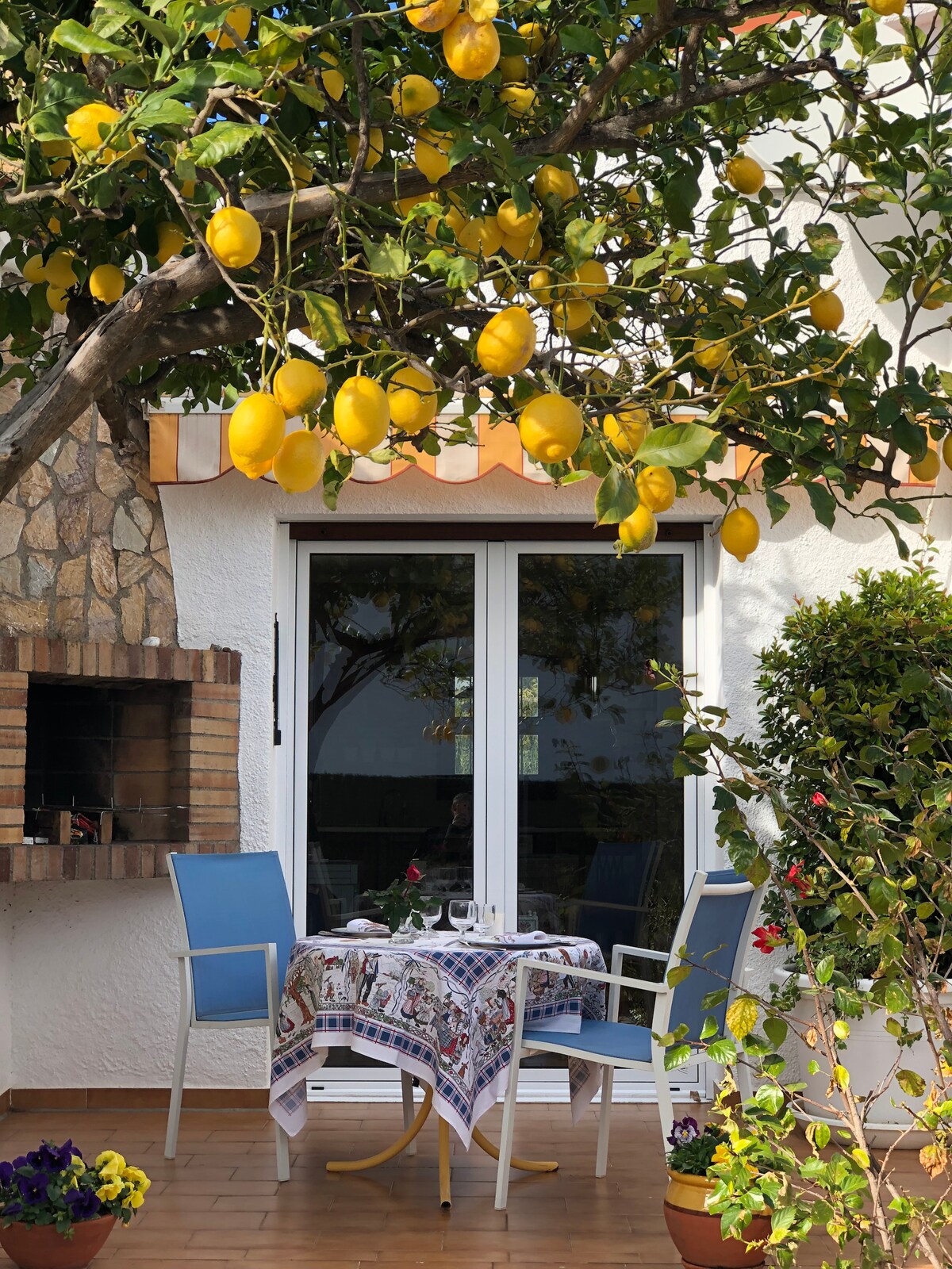 MAISON TYPIQUE-BEAU JARDIN- LLANCA PLAGE DE GRIFEU