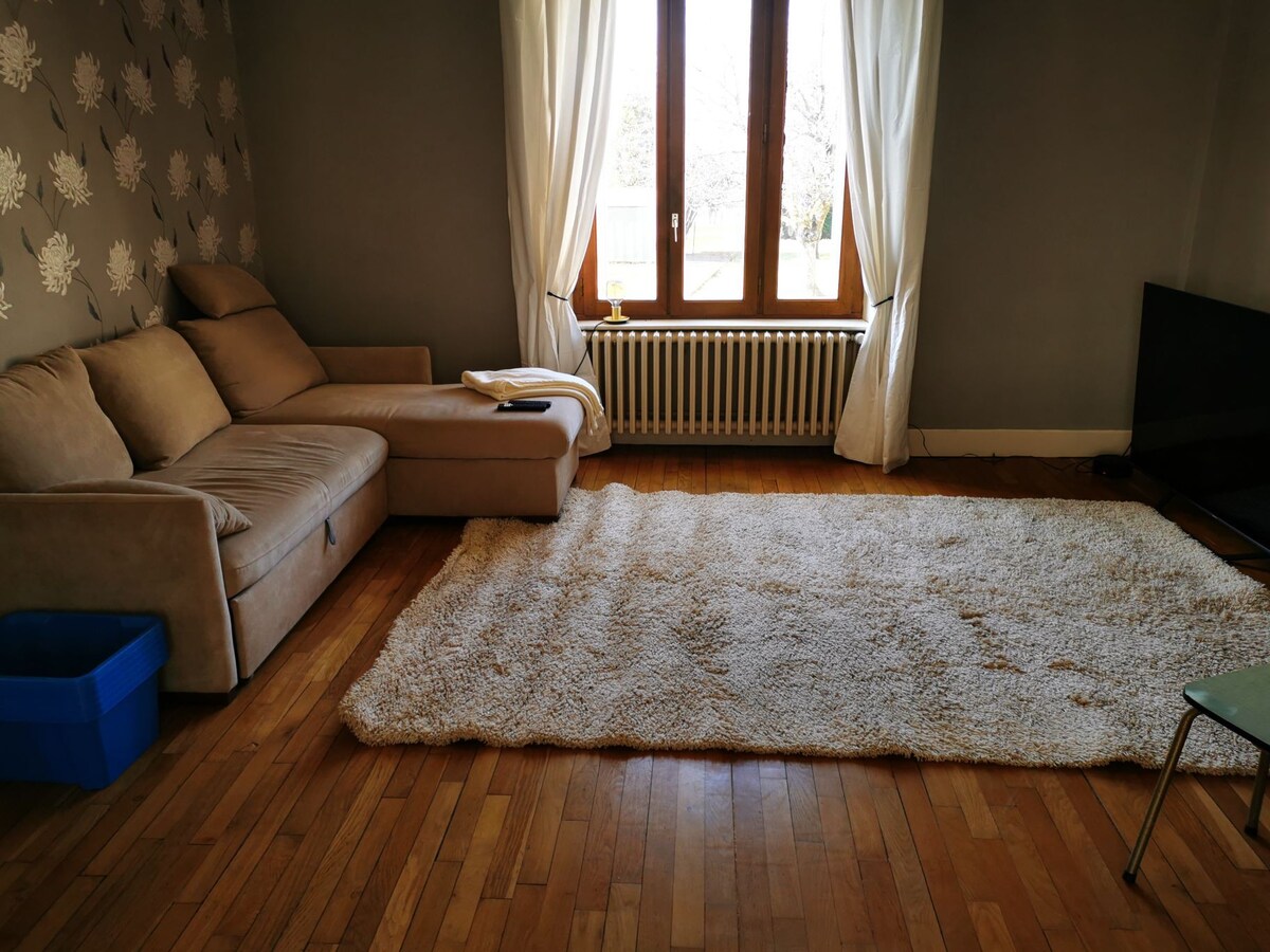 Chambre dans maison de famille à Gray