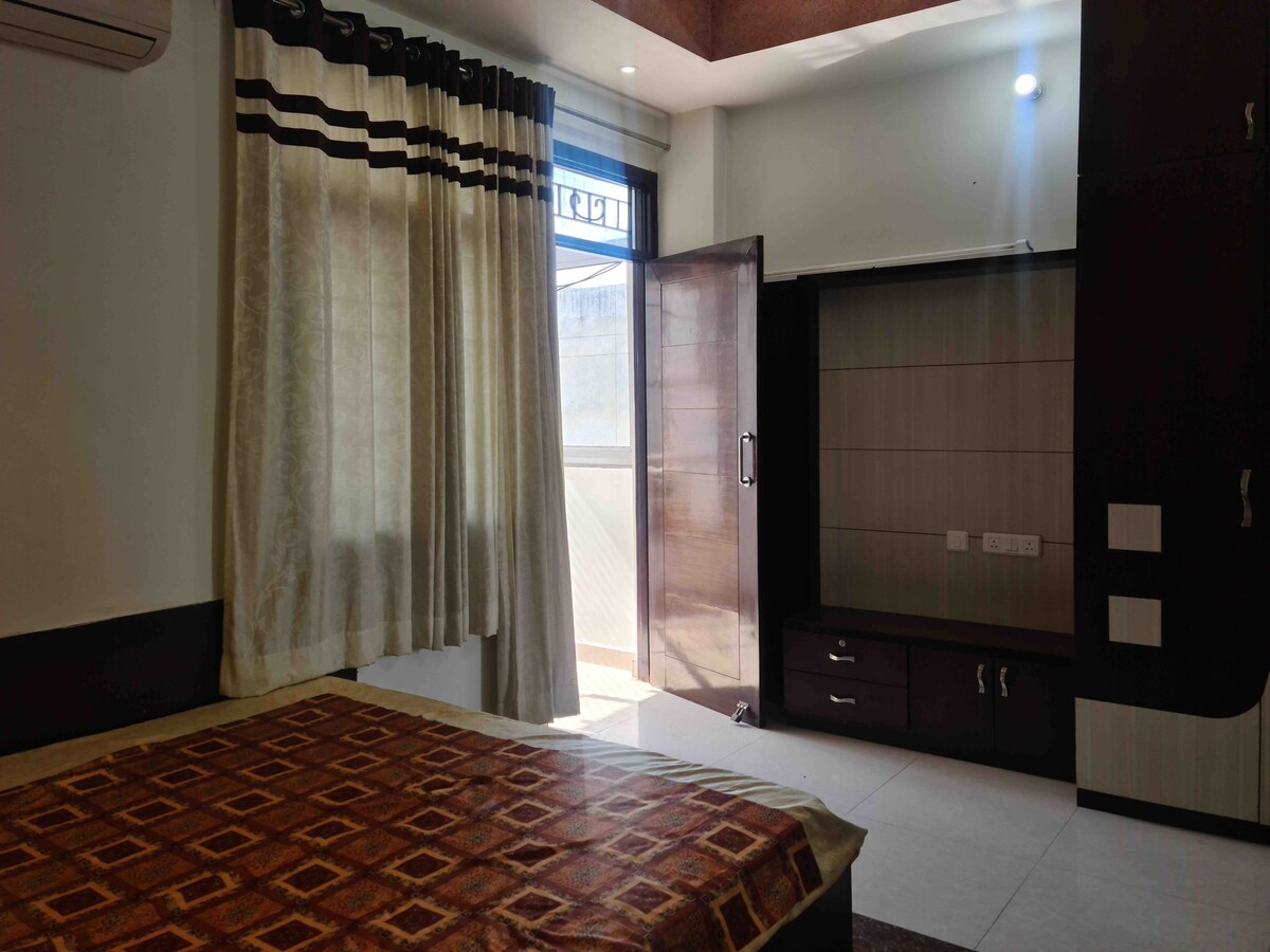 2 bedroom space with luxury feel and free parking