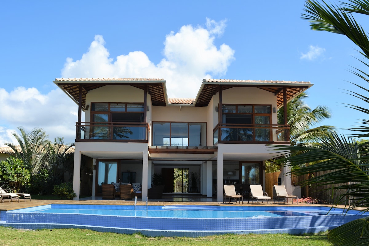 Flamboyant  house with pool beach front