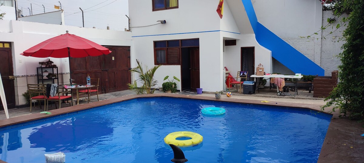 普拉亚洛斯普尔波斯（ Playa Los Pulpos ）带泳池的房子
