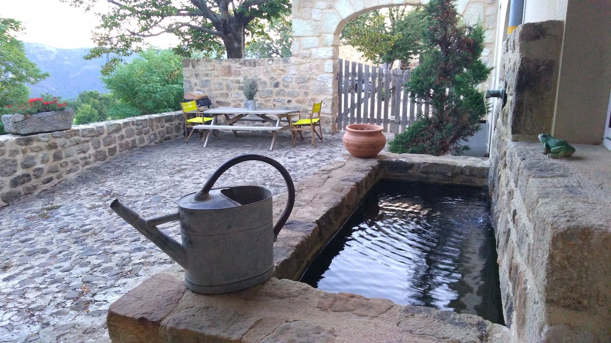 Gite Au Coin du Lavoir
Creysseilles