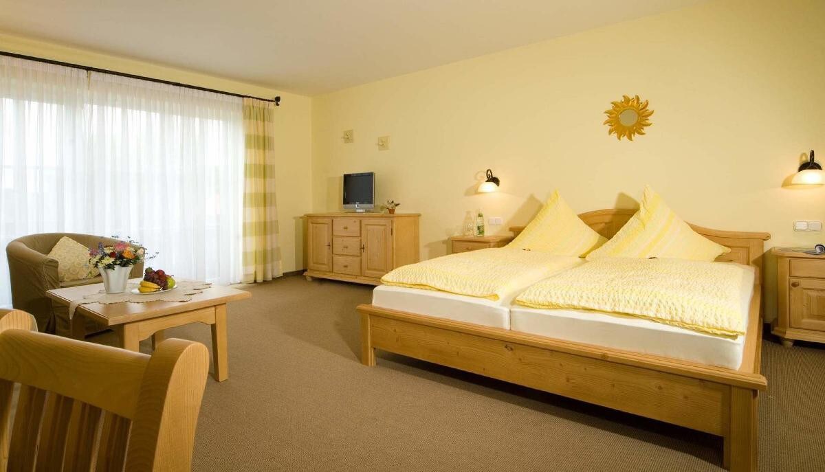 Pension Landhaus Hochfeld （ Zwiesel ） ， Juniorsuite Hochfeldzimmer带阳台