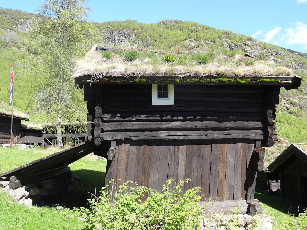 Stallen på Neset Gard - et unikt Telemarkstun!