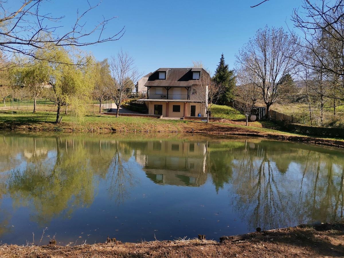 Maison de campagne avec lac privé