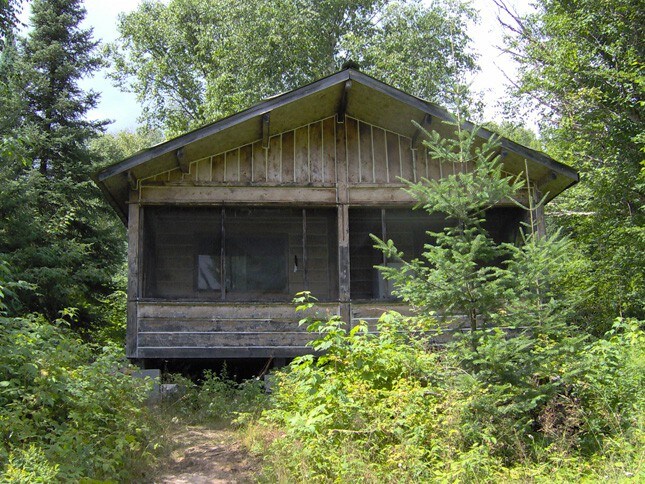 安大略省北部的乡村渔屋。