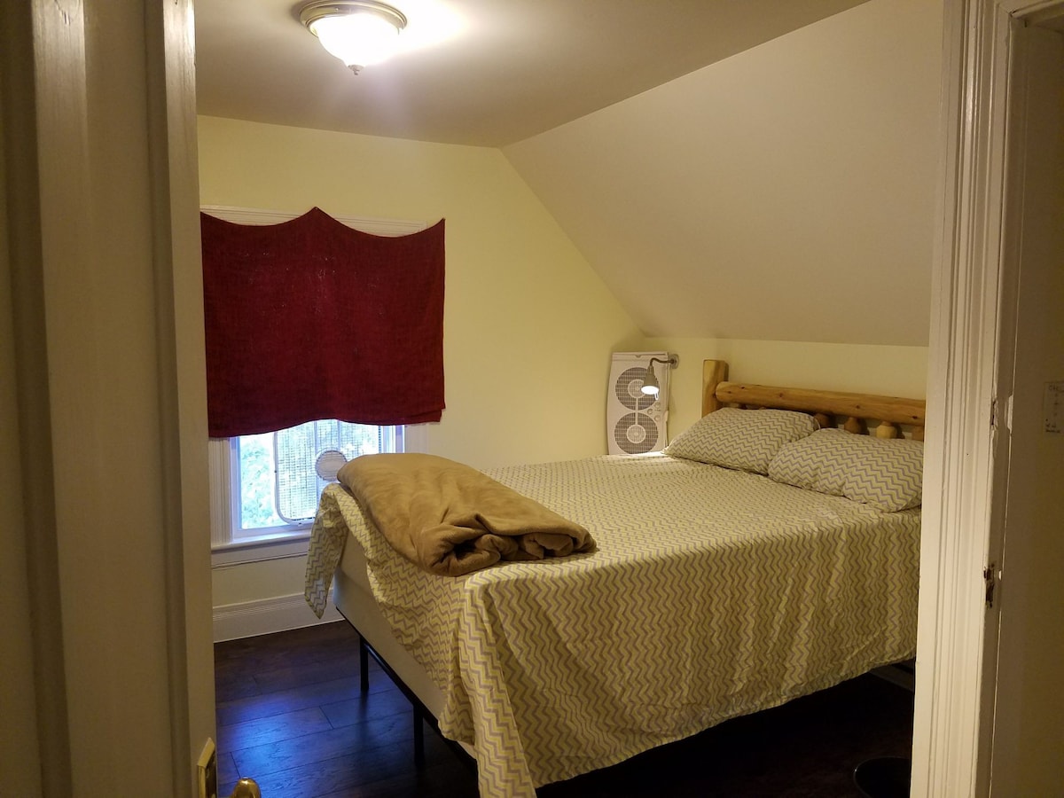 LillyPad Dandelion Downtown 4 Yale FullBed with AC