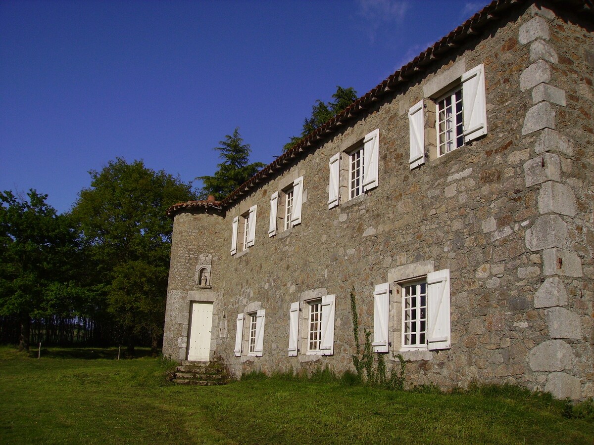 Puy du Fou ， Vendee的房子，离Puy du Fou只有10毫米