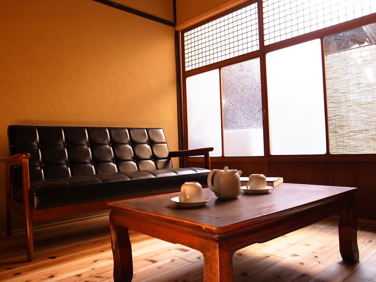 木制联排别墅：京都站13分钟，无线网络和厨房