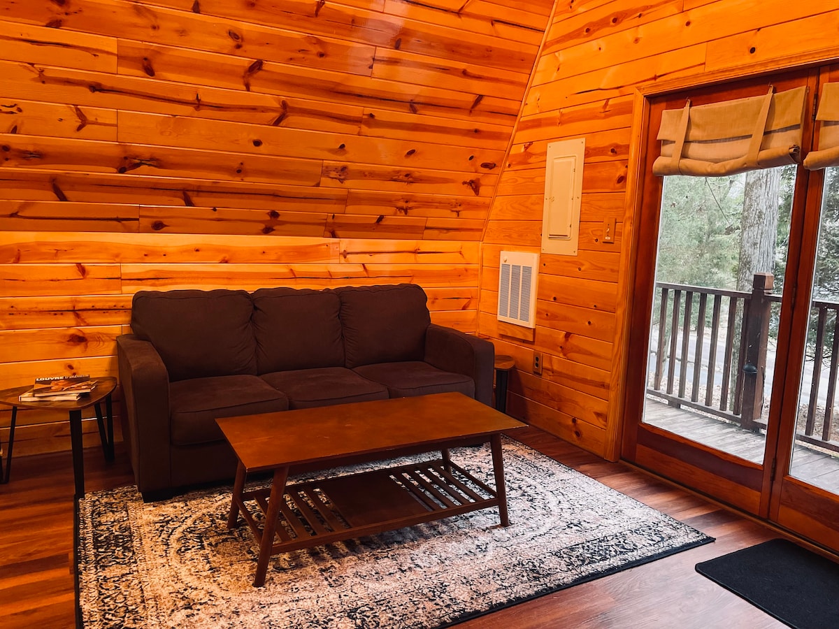 Cozy Pocono A-Frame with Hot Tub