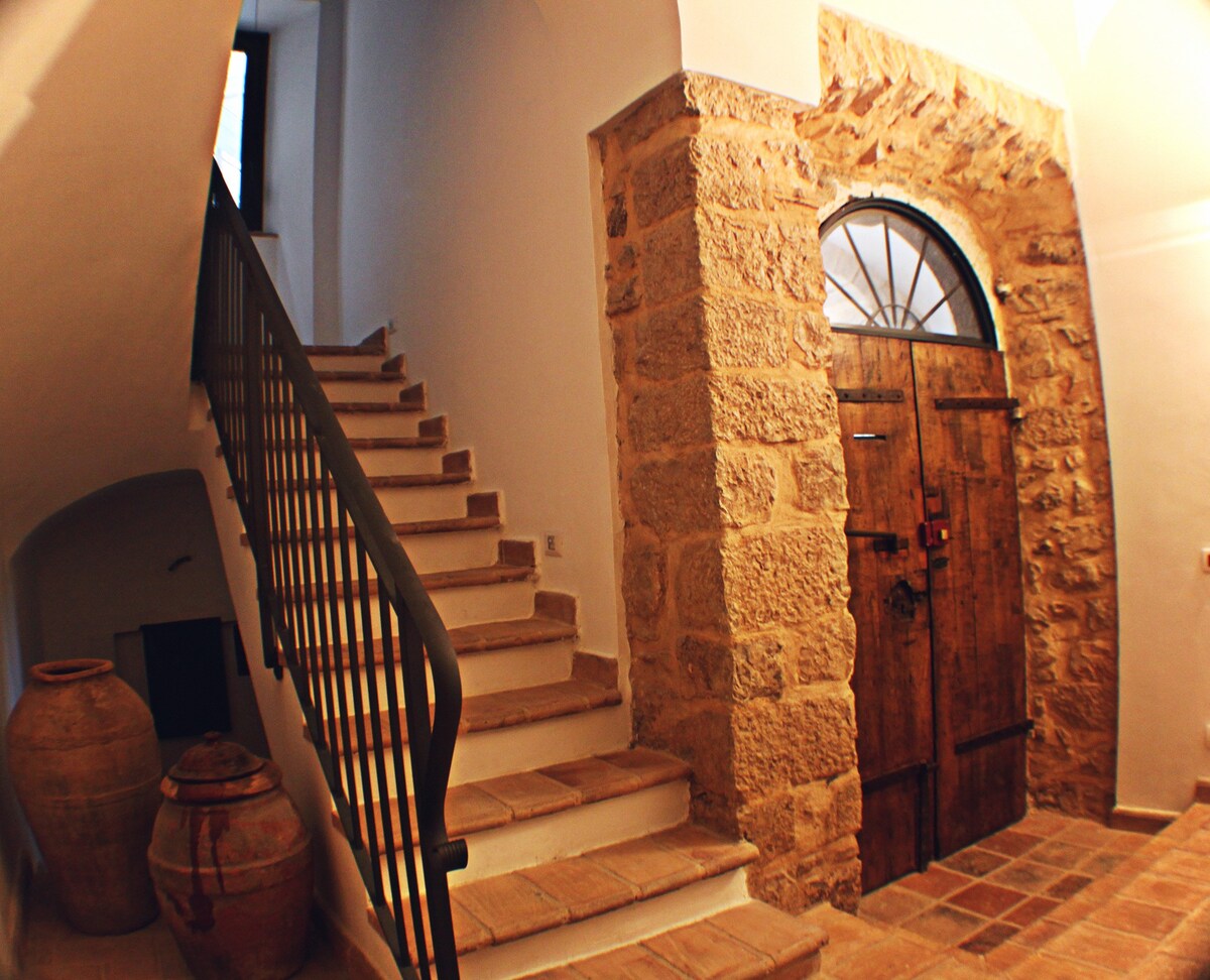 房间位于距离Circeo 30公里的一栋历史悠久的房子里