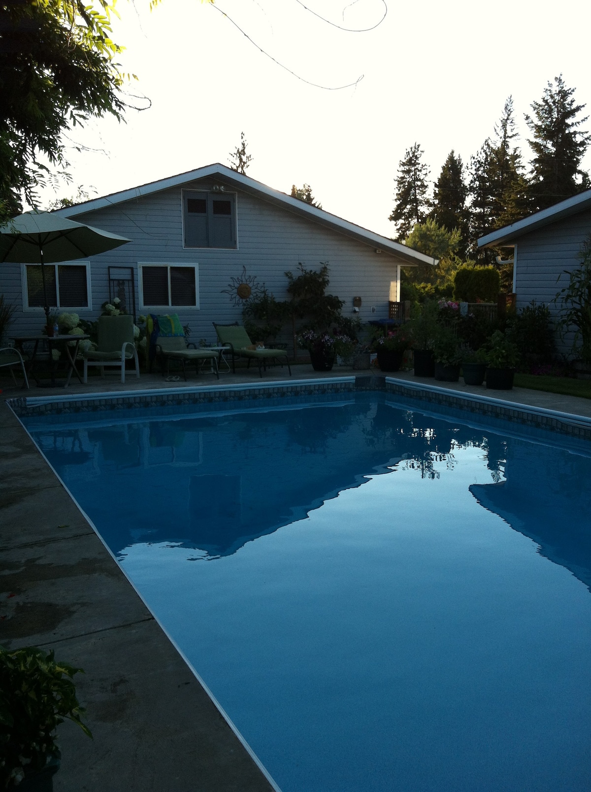 That Modern 70s Garden Suite - Poolside Retreat