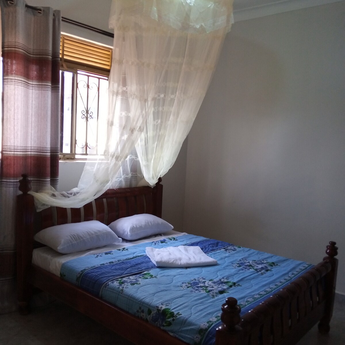 An exquisite fully furnished home in a cool env't.