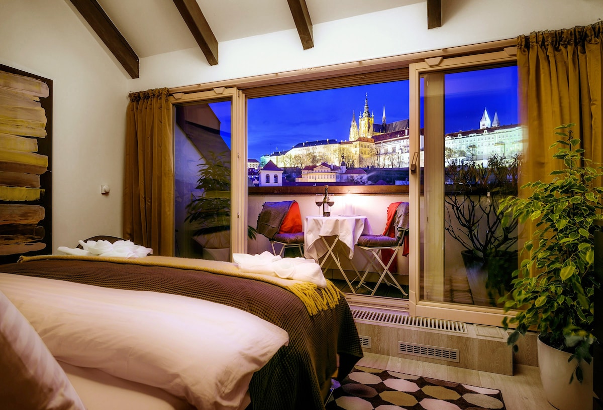 4BR+2BATH 5★PRESIDENTS by Prague Castle,V!EWS, A/C