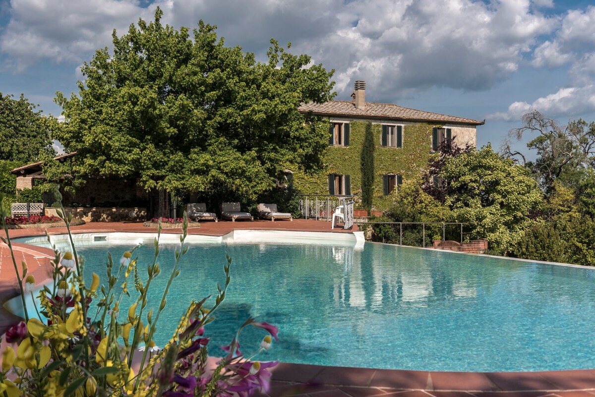 锡耶纳附近历史悠久的庄园，带游泳池