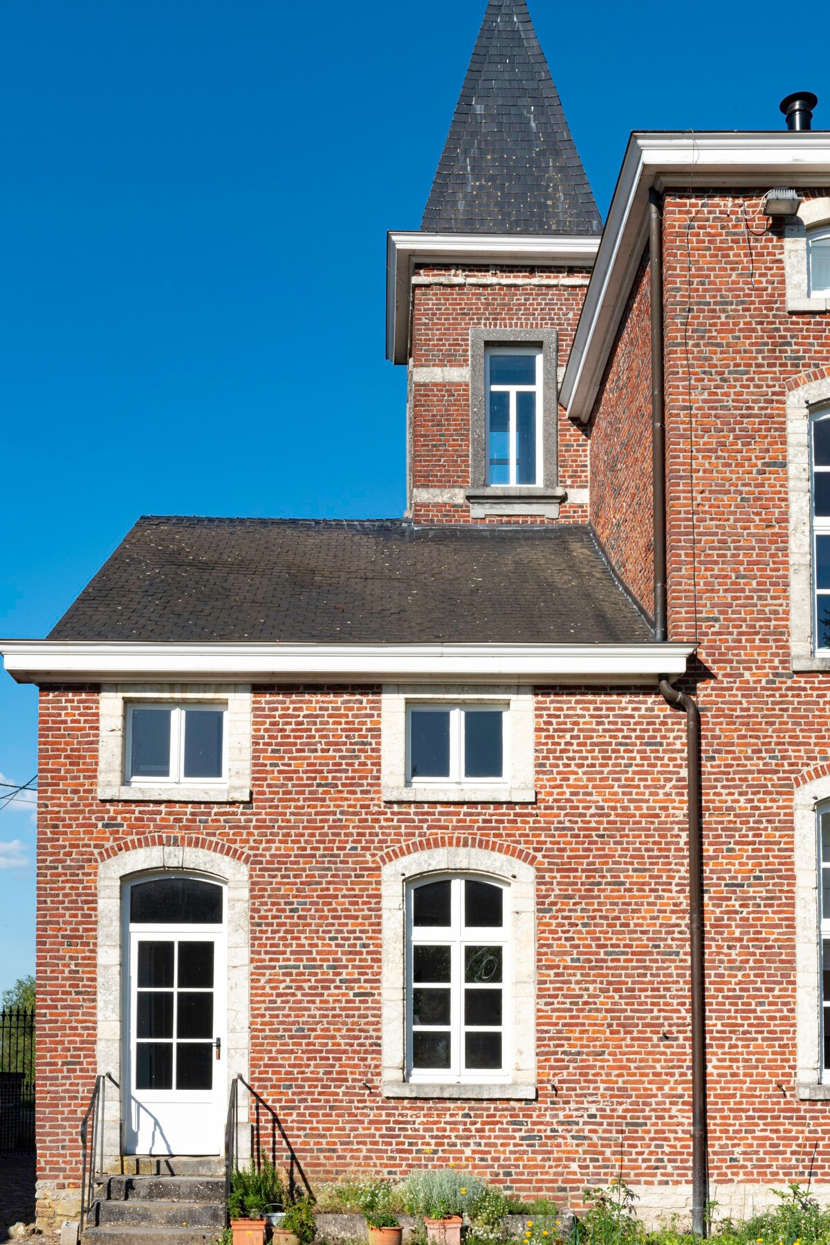 Gîte cosy de 4 personnes avec tennis et piscine