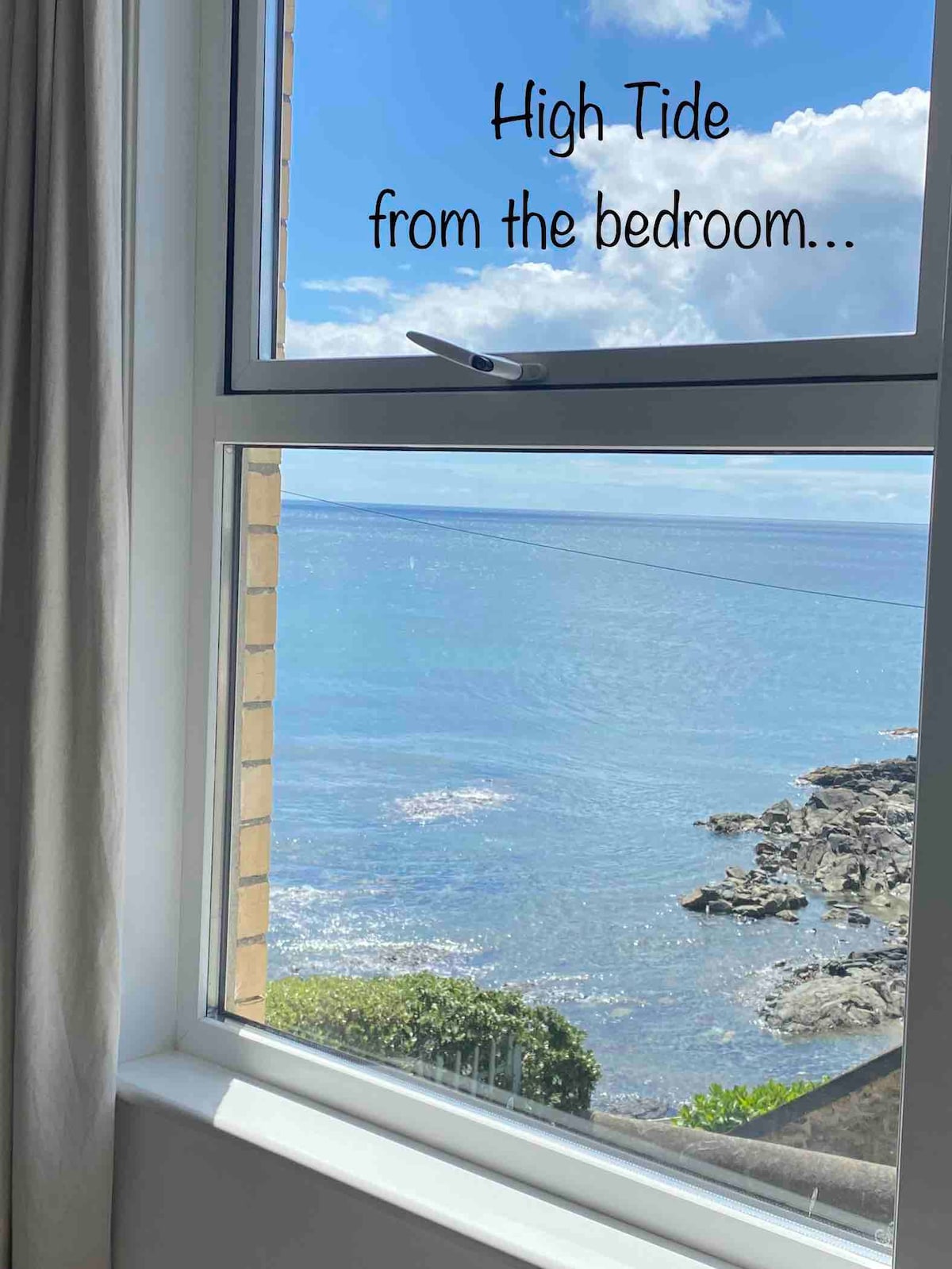 Stone's Throw - *Sea views *Parking *Dog Friendly