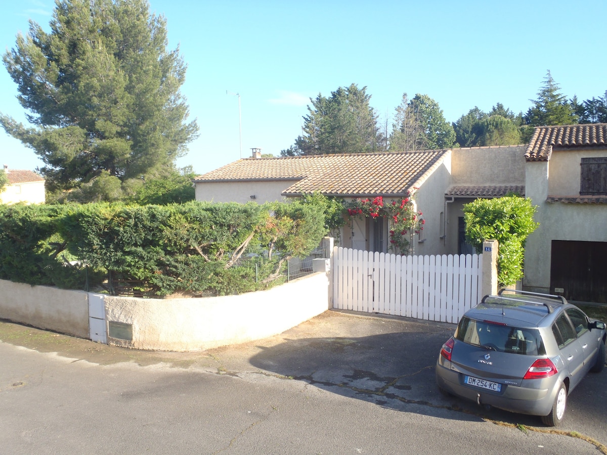 Villa climatisée, piscine, garage sur terrain clos